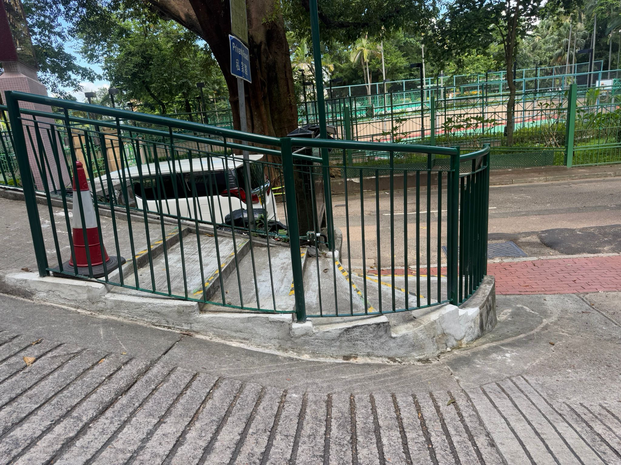 裕仁大廈更換欄柵